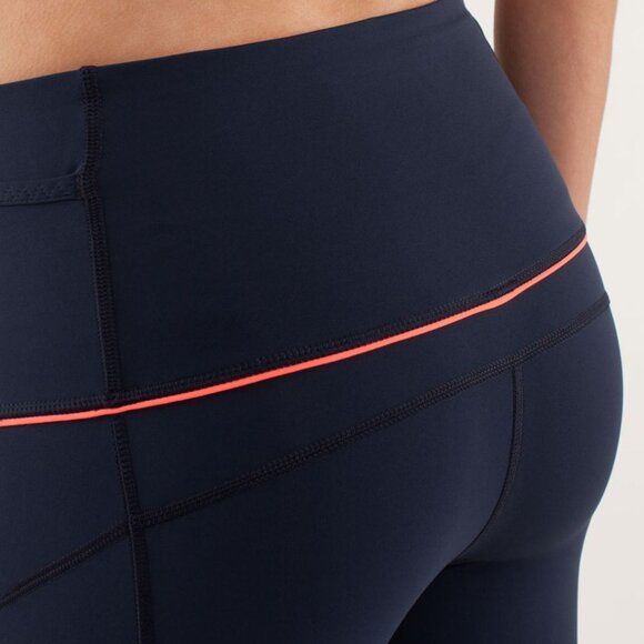Lululemon Run: Ice Queen 7/8 Tight Navy - Picture 6 of 14